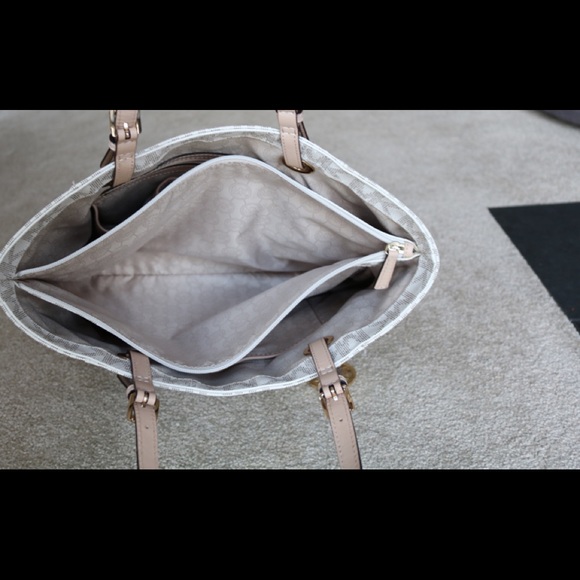 Women’s Michael Kors Jet Set Medium Tote - Picture 6 of 6